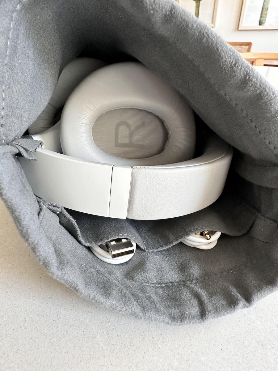 Item: White, No Travel Case