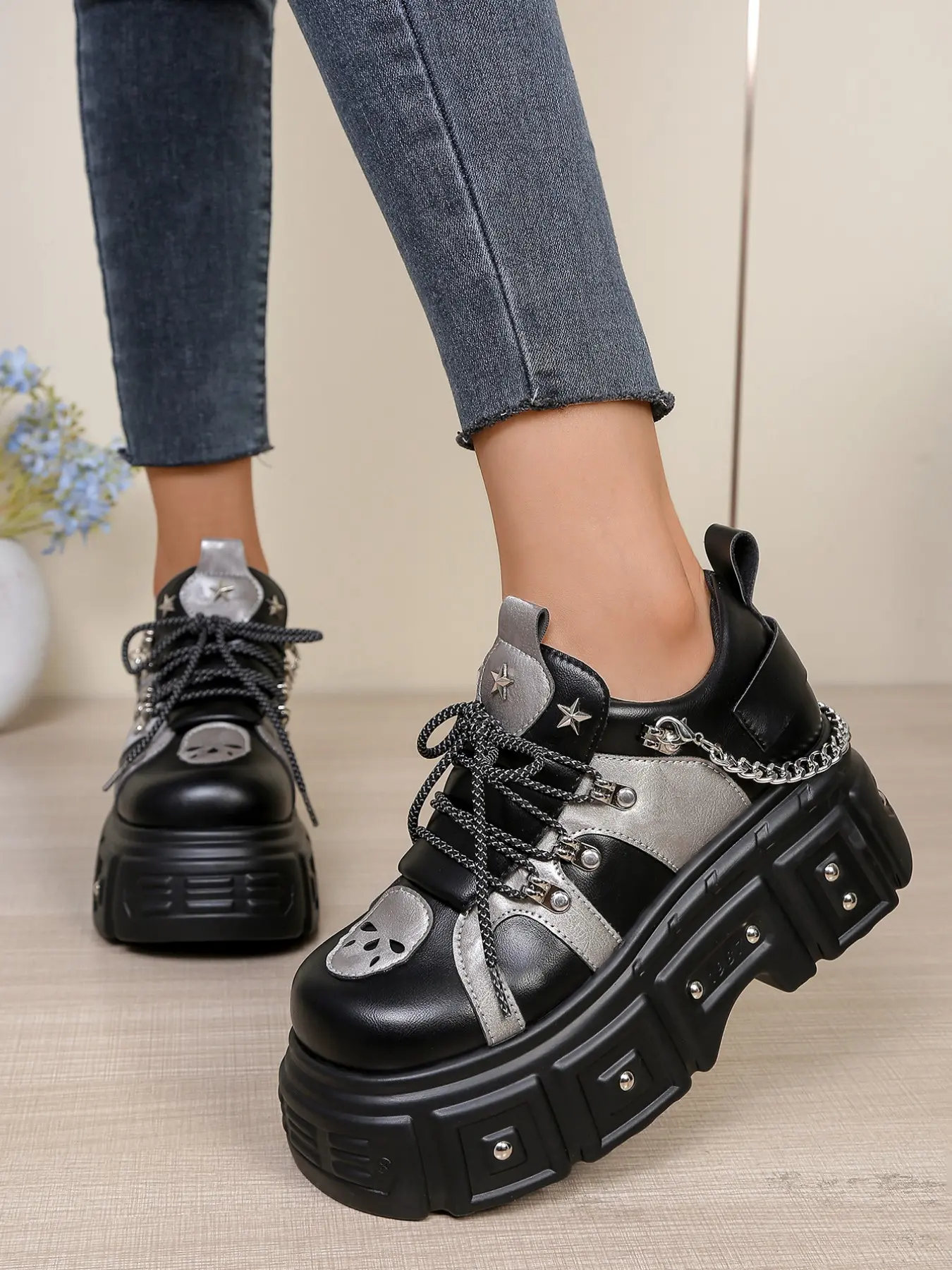 Dark Punk Skull Chain Thick Sole Shoes for Women, Silver Color Y2K High Heel Platform Shoes, Halloween Style Casual Footwear, Fashion Shoes