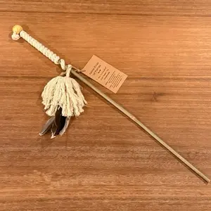 Handmade Bamboo Cat Wand Toy – Natural Feathers, Eco-Friendly
