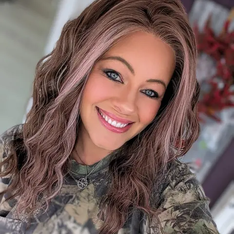 AISOM Mila Rose Mocha Water Wave Free Part 13x4 Lace Front Wig with Scandinavian Hairline 16"Low Density Glueless Synthetic Lace Wig for Women Daily Party