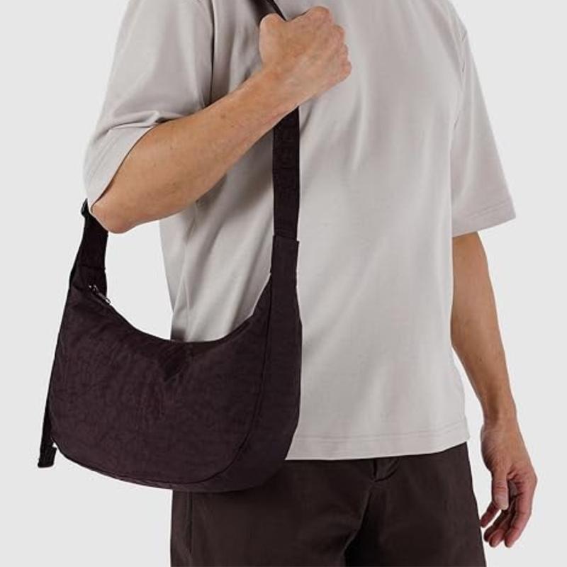 BAGGU Medium Nylon Crescent Bag - Black, Durable & Versatile, Crescent Shape, Ideal for Everyday Use, Shopping, or Travel