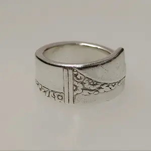'Caprice 1937' Spoon Ring with Intricate Floral Design for Daily Wear