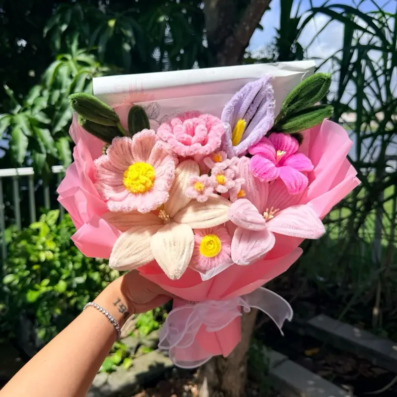 Pipe Cleaner Flower Bouquet Handmade, Pink Chenille Stem Flowers, Flower Bouquet for Mom Women, Birthday Anniversary Graduation Gift(Include Card and Gift Bag)
