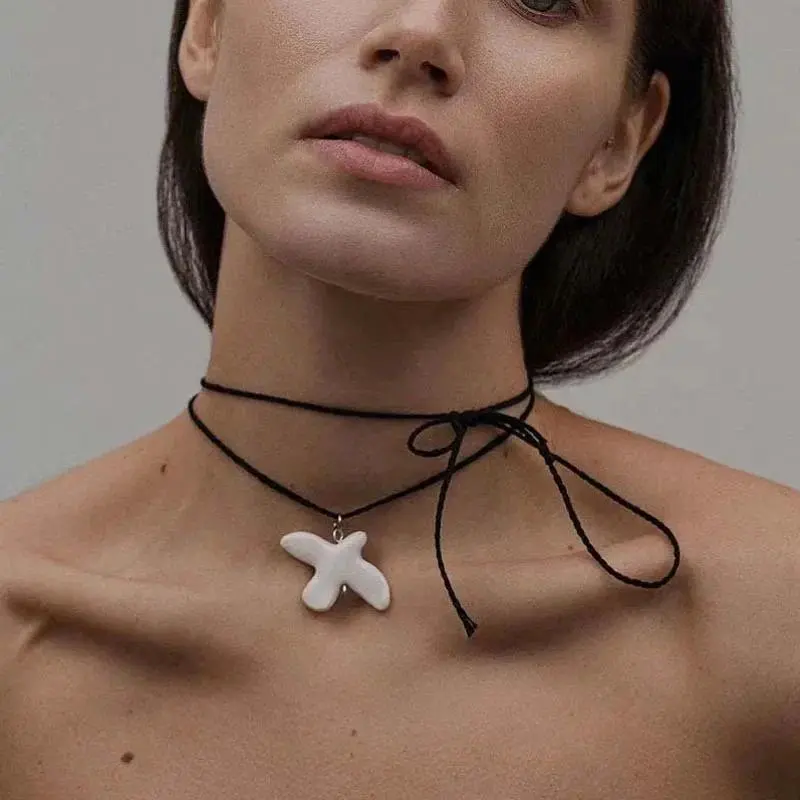 Women's 2026 Fashion White Peace Dove Pendant Necklace - Vintage Metal Geometric Round Ear Hoop Jewelry, Casual Female Costume Accessories, Gifts for Bird Figure Necklaces Lovers, Chain Jewelry Necklaces