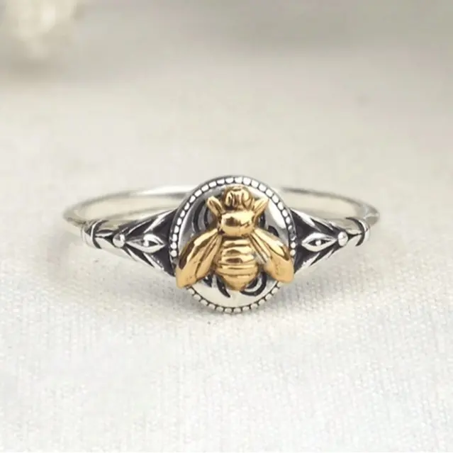Vintage Boho flower and bee design silver ring, fashion accessory suitable for daily wear and gift