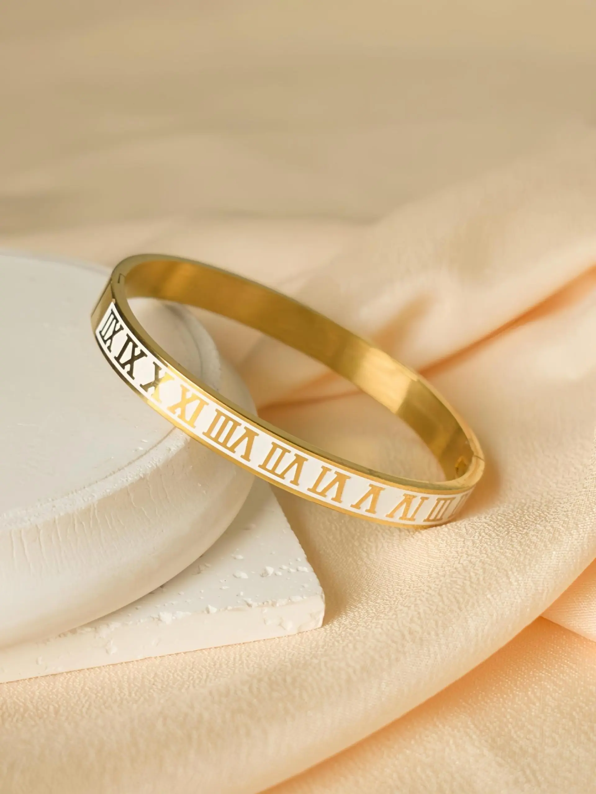Elegant Roman Numeral Bracelet for Women, Unique Punk Style Animal Pattern, Stainless Steel Chain, All-Season Accessory
