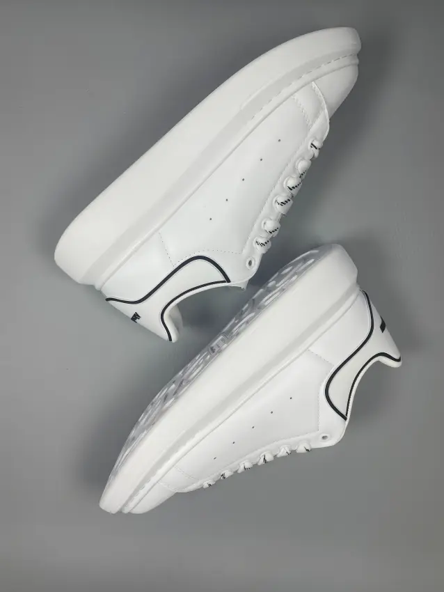 Head-turning chunky white sneaker, smooth leather material, thin black outline design, thick platform sole to lift your casual outfits.