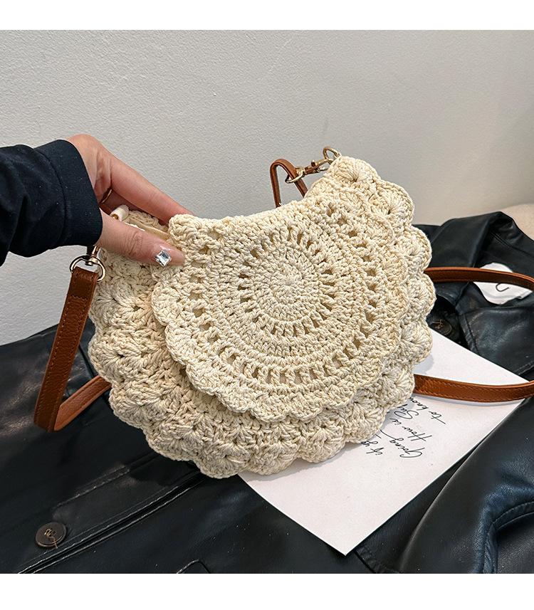 Lace-trimmed crossbody cotton woven bag, openwork straw shoulder bag, vacation-style beach bag, versatile women's bag.