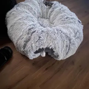 Product Review of Winter Warm Pet Bed, 2 in 1 Foldable Cat Tunnel Cat Bed, Warm Plush Cat Bed with Hanging Ball & Tunnel Buckle, Pet Supplies for Indoor Outdoor Use from s**7