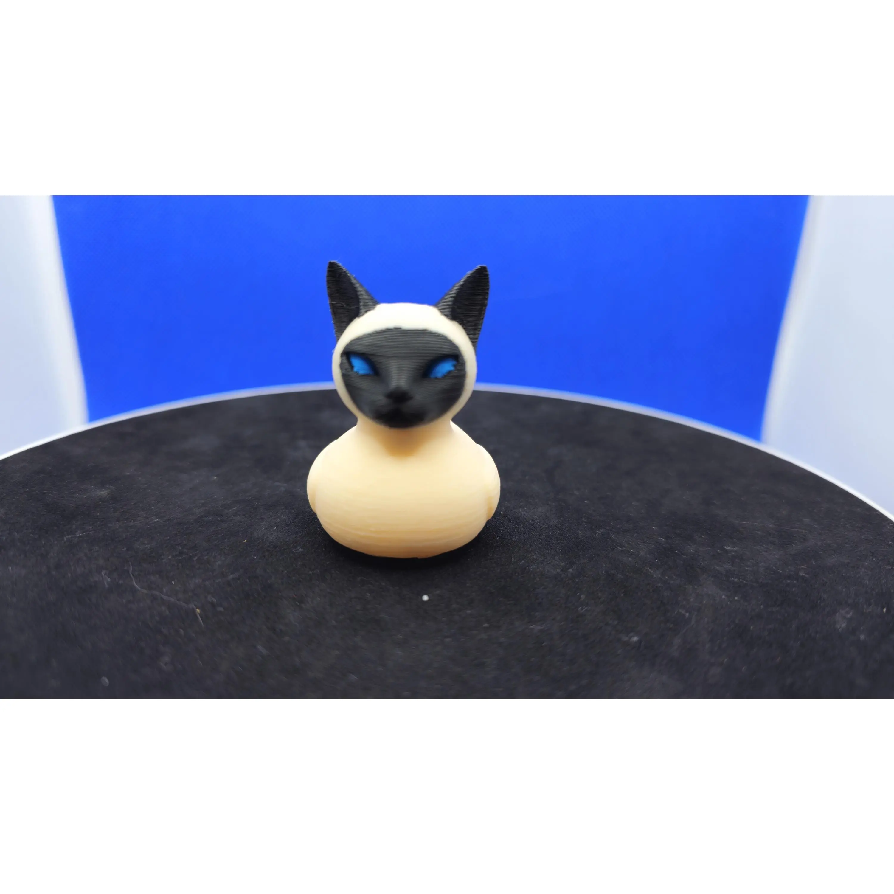 3D Printed Siamese Cat Duck Statue - Small, Lightweight, Decorative, Blue Eyes, Cream-Chocolate Accents, Collectible Home Decor, Gifts
