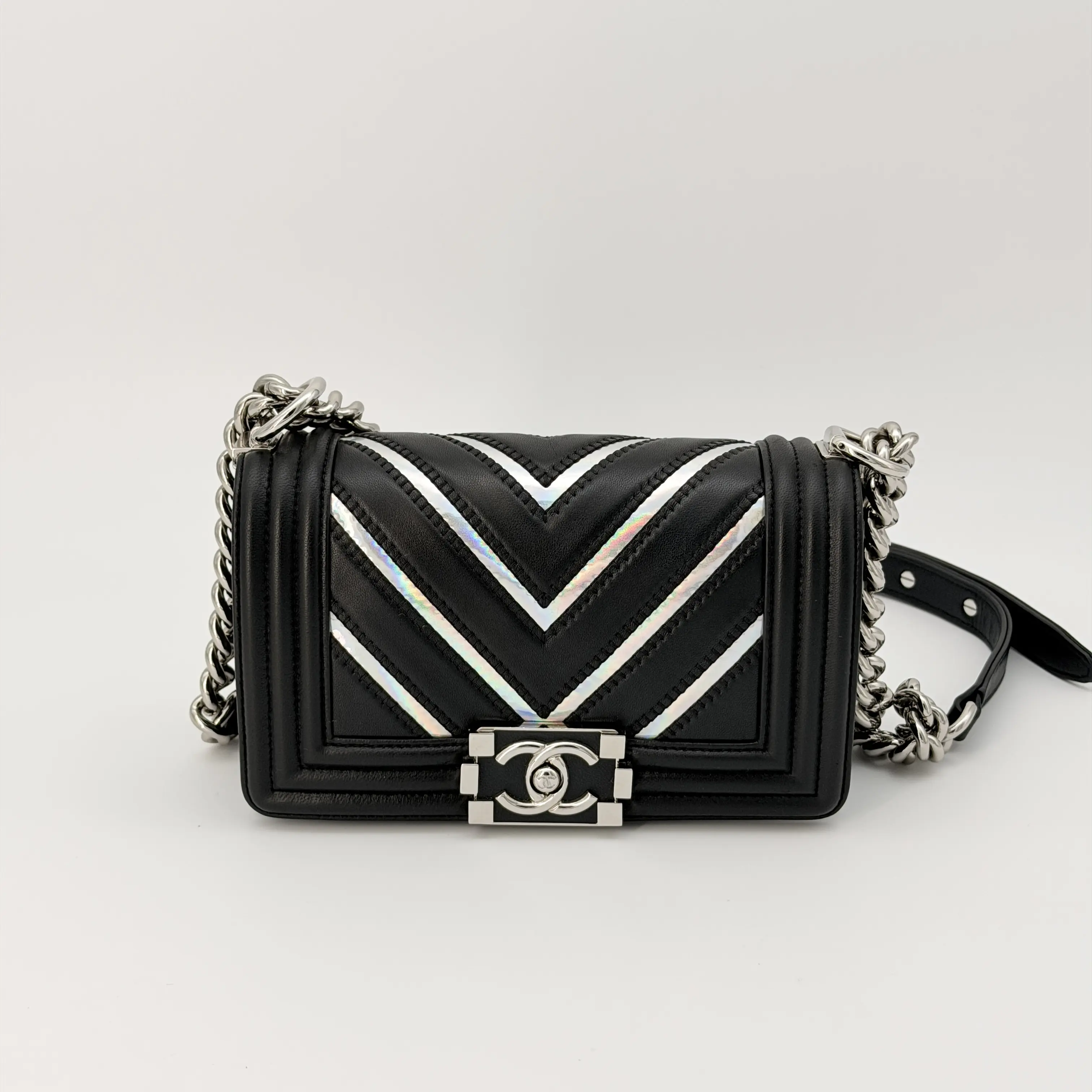 Pre-owned CHANEL leather Crossbody Bags Black Chevron Boy Bag Silver Hardware