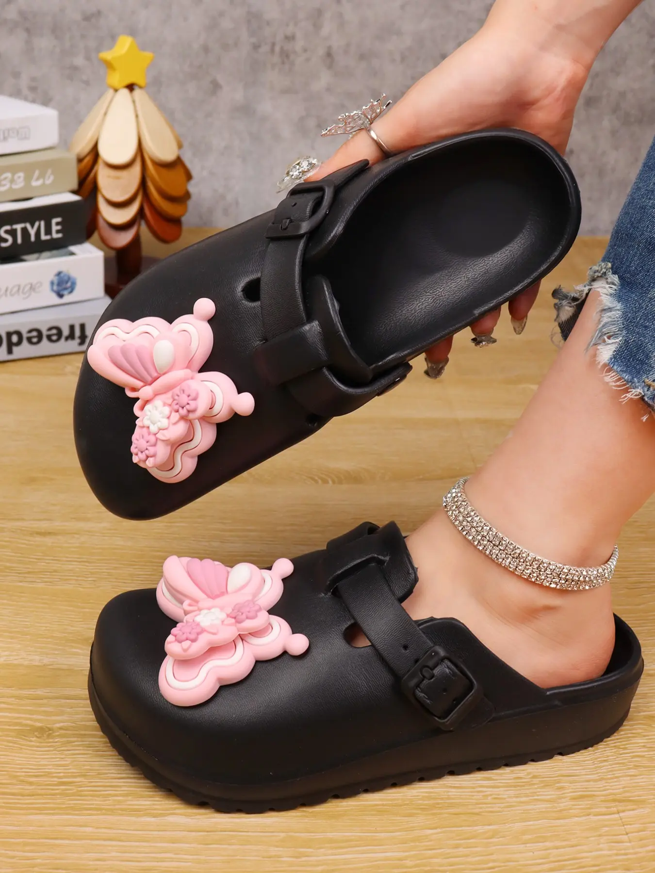 Women's Lightweight Thick Sole Platform Eva Mules Summer Slippers with Cartoon Butterfly Accent, Butterfly Pattern Slippers, Breathable Washable All-Season Casual Shoes, Non-Slip Adjustable Straps