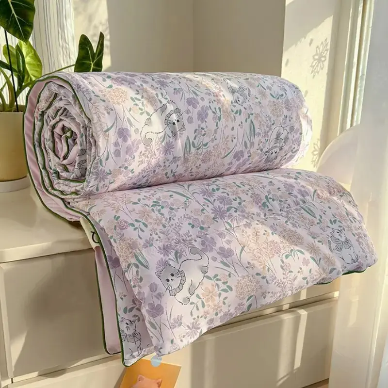 1 pc of small floral print summer quilt, super soft and skin-friendly air-conditioned quilt, suitable for use in all seasons, bedrooms, and living rooms