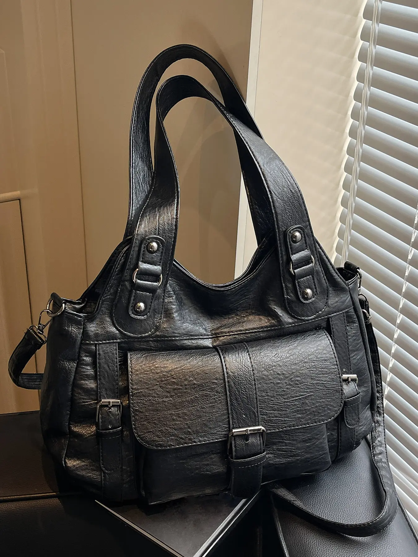 Retro women's handheld, Shoulder crossbody bag, casual and versatile one-shoulder diagonal straddle bag, soft leather diagonal straddle tote bag, one-shoulder commuter bag, suitable for short-distance business trips