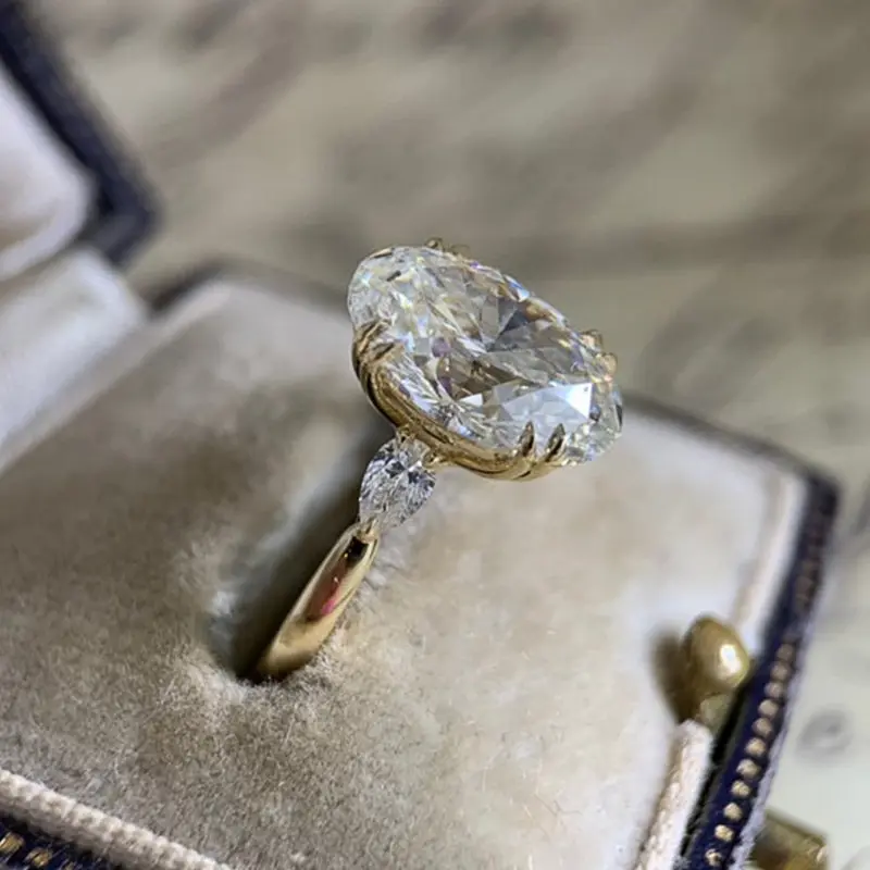 Women's Oval Zirconia Gemstone Engagement Ring - Elegant Statement Jewelry for Wedding, Proposal, Oval Shape