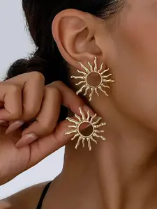 Sunflower Design Hoop Earrings, Fashionable Jewelry for Women, Daily Clothing Decor, Trendy All-match & Exquisite Jewelry for Birthday Gift, Elegant Minimalist Earrings, Statement Earrings, Versatile Earrings