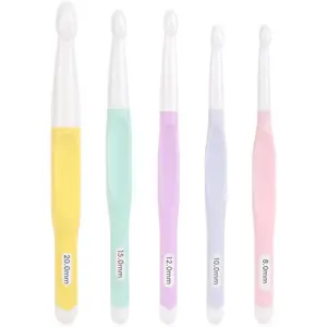 Crochet Hooks 8mm, 10mm, 12mm,15mm, 20mm, Ergonomic Crochet Hooks Set with Large Rubber Handle for Chunky Yarn Weaving Blanket DIY Crafts,Ideal Gift