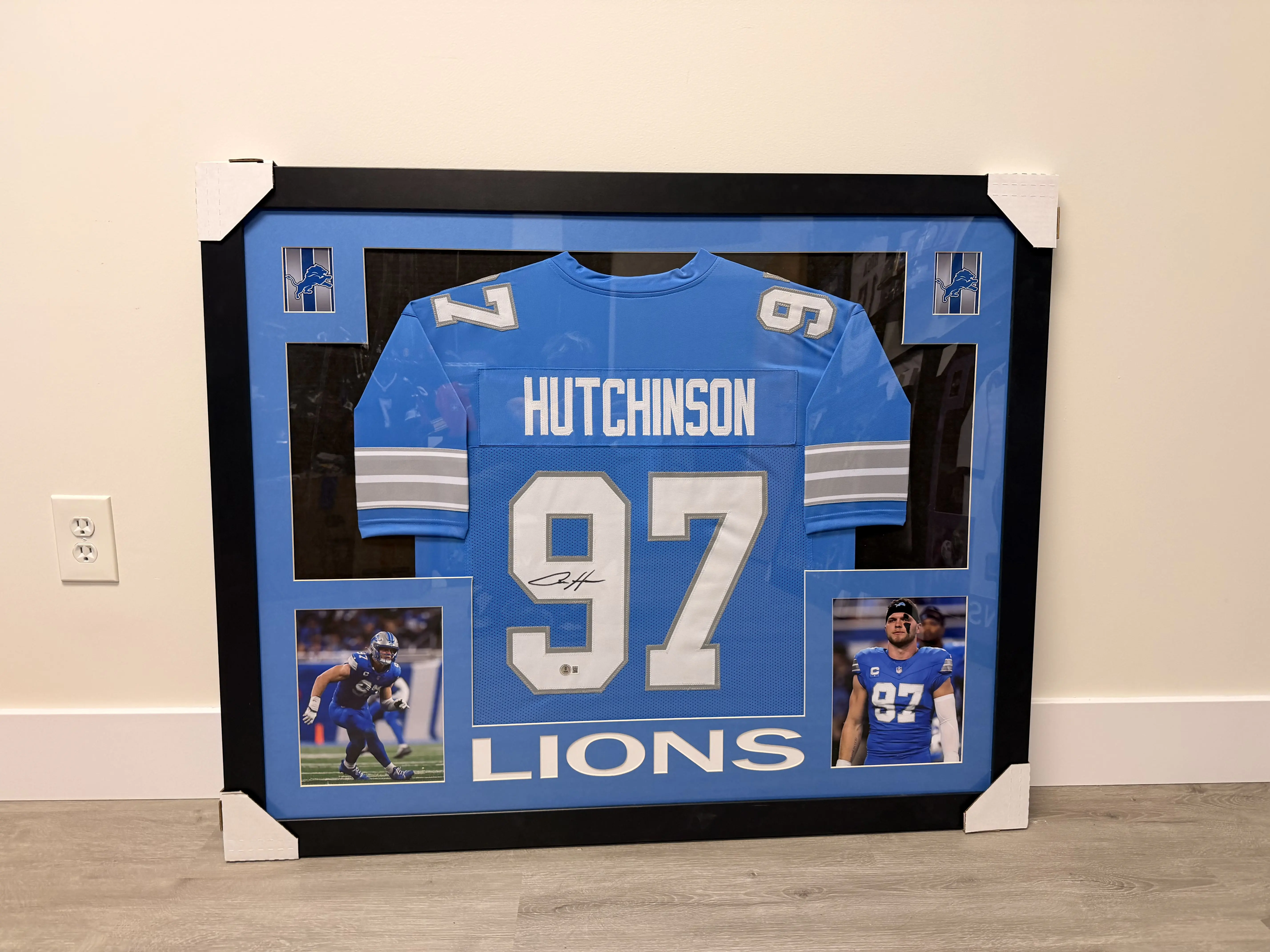 Aidan Hutchinson Framed Jersey Display (Beckett)