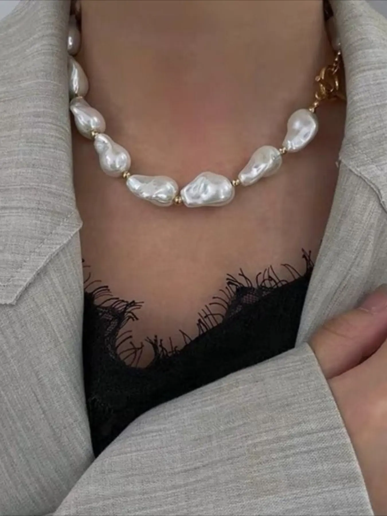 Elegant Irregular Baroque Pearl Choker, Vintage Gold Plated Beaded Necklace for Women, Luxury Statement Jewelry for Daily Wear, Party, Bridal Gift