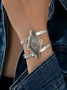 Vintage Silver Color Southwest Cuff Bracelet, Boho Geometric Flower Hammered Open Bangle, Western Tribal Jewelry for Women, Adjustable 6cm