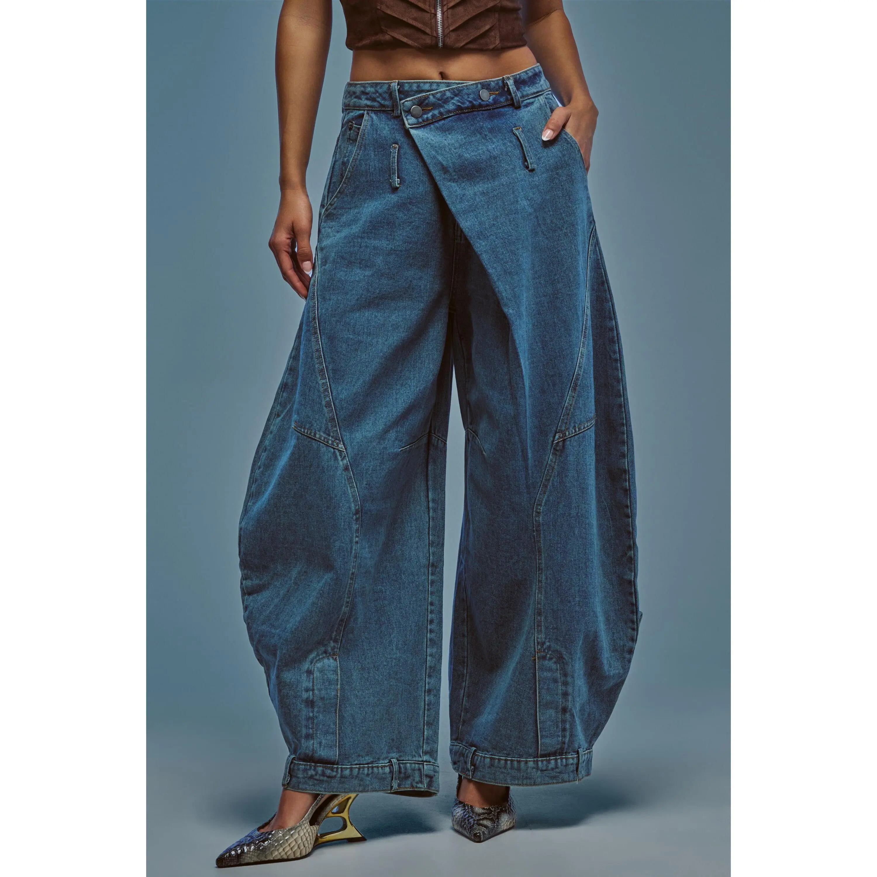 IZZY RELAXED DENIM IN LIGHT BLUE WASH