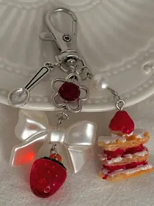 Cute Summer Strawberry Love Keychain for Men, Vibrant Flower Bag Charm, Perfect Gift for Keychain Enthusiasts