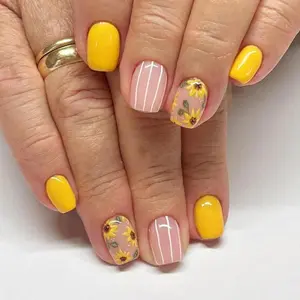 Press on Nails Short Square Yellow False Nails with Sunflower Press ons Designs Acrylic Nail Press on Artificial Stick on Nail for Women 24Pcs