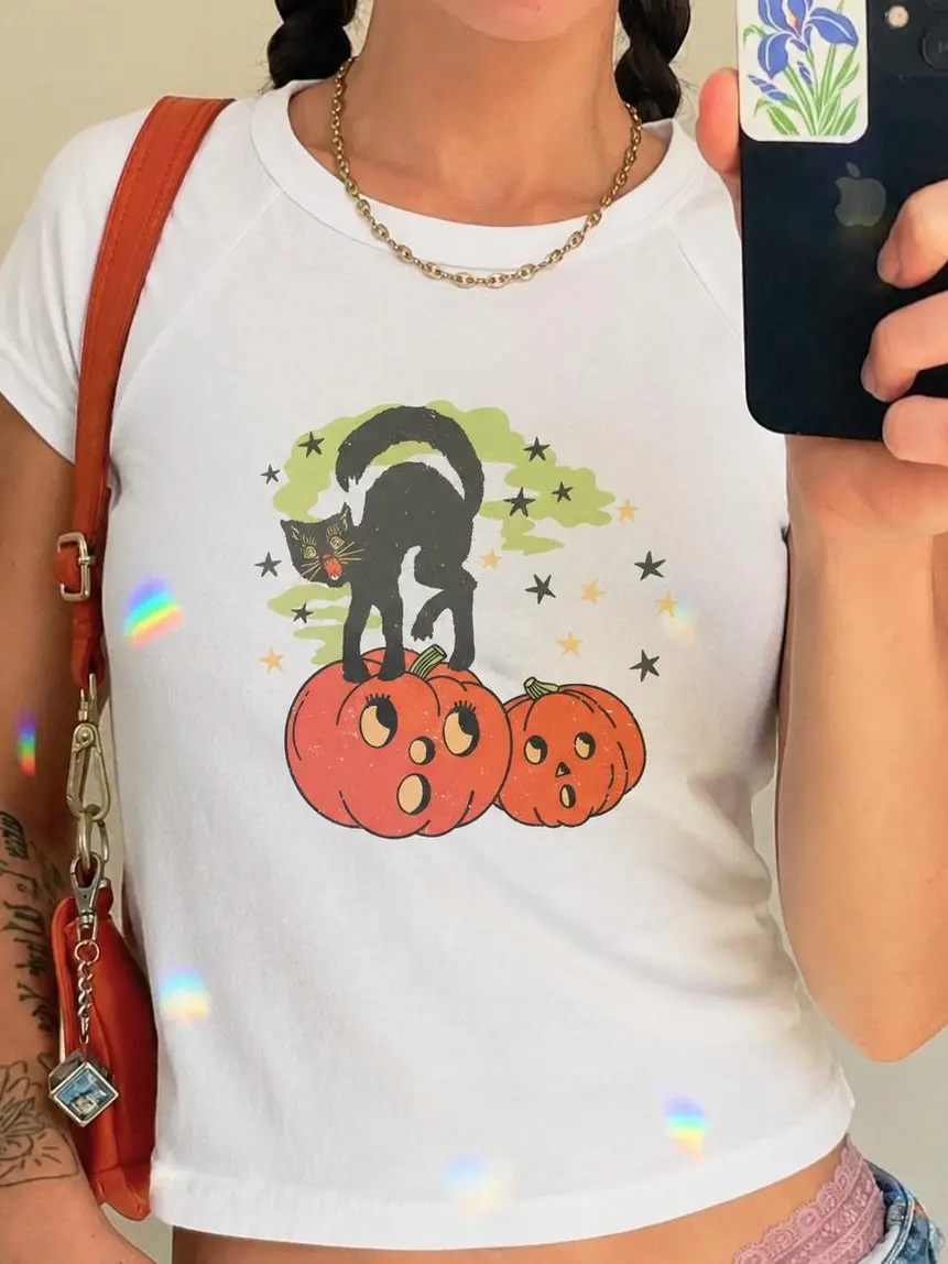 Women's 80s Vintage-Inspired Halloween Crew Neck Baby Tee - Whimsical Witchy Clothes, Cat Mom Pumpkin Theme Graphic Top for Fall Unisex Women's Clothes
