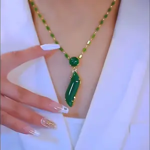 Elegant Vintage-Style Imitation Emerald Pendant Necklace - Lucky Bamboo Design, Suitable for Parties and Gifts