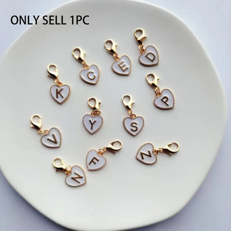 1Pc 26 English letters lobster clasp heart letter design keychain tag buckle, Alphabet Charms, Keychain Charm, Charm Accessory, Diy With Charms, suitable for bags, wallets, car keys DIY accessories pendant Mother's Day, holiday party, Keychain Attachment