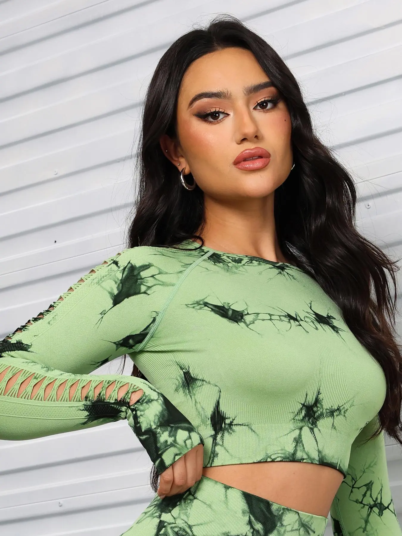 Women's Tie Dye Print Thumb Hole Crop Tee, Casual Long Sleeve T-shirt for Daily Wear, Ladies Clothes for All Seasons, Top