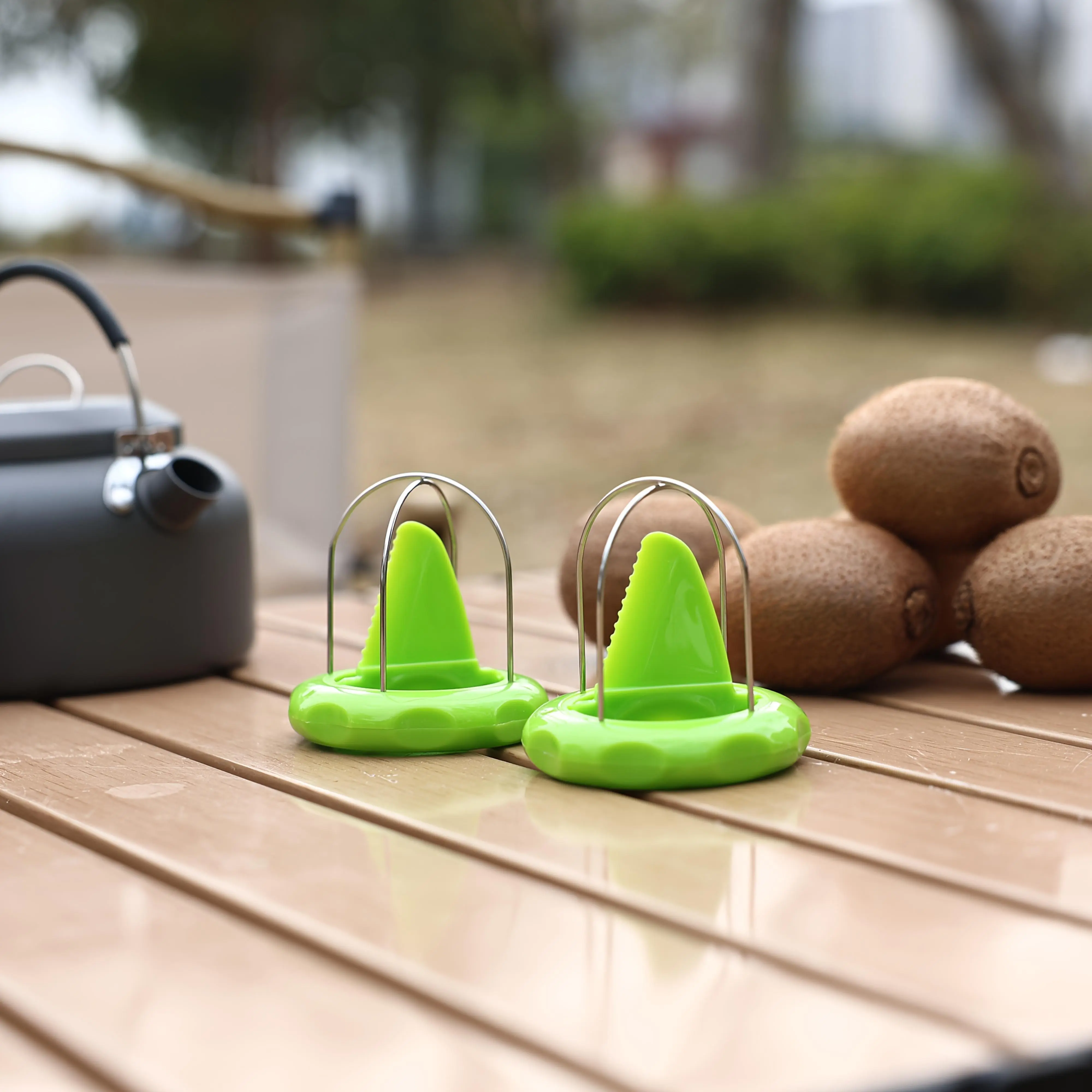 2-in-1 Shaped Durable Stainless Steel Kiwi Peeler & Cutter - Stainless Steel Wire Peeling Tool with Top Grip, Compact Easy-Grip Core Slicer Cutting Attachment, Reduces Messy Dripping for Easy Quick Fruit Prep, Portable for Outdoor Camping, Easy And Quick