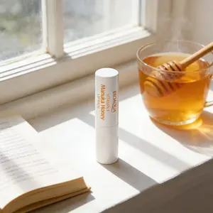 Super-hydrating honey lip balm, rich in vitamin E, smooths lips and suitable for all ages