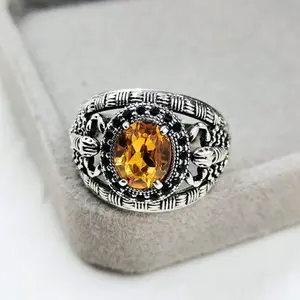 1 nugget ring for men, scorpion design, strong and attractive, suitable for European and American style. Used as jewelry to give to relatives