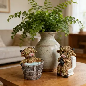 2-Pack Scottish Highland Cow Statue Set, Resin Figurine Statue Bathroom & Toilet Decor, Fun Home Decoration for Living Room, Office, Unique Gift for Cow Lovers