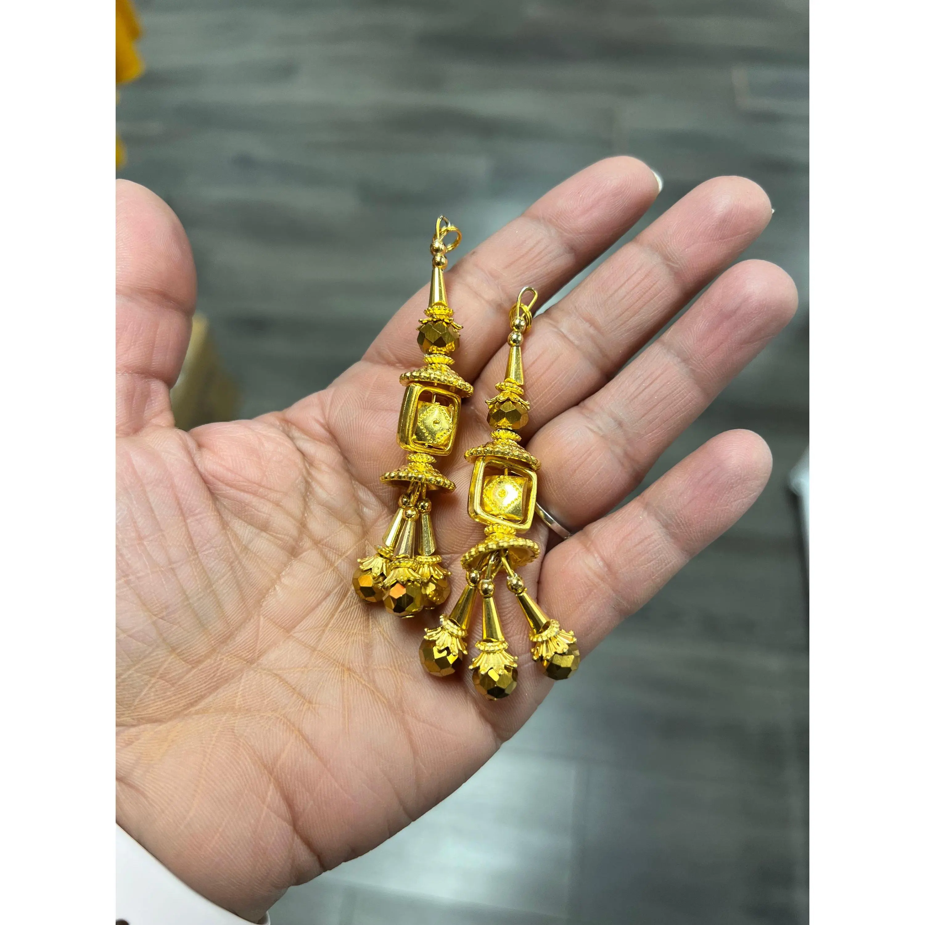 Golden latkans