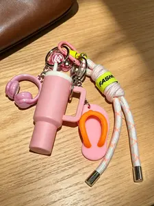 New Yorker Style Summer Keychain Set, Mini Tumbler & Flip Flop Bag Charm, Durable Anti-lost Accessory for Backpacks & Keys, Aesthetic Gift for Teens & Beach Lovers