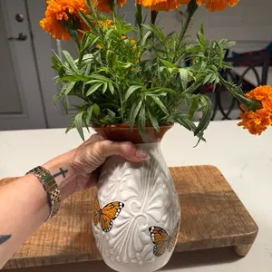 Monarca Vase - Elegant Design for Living Rooms Bedrooms Offices - Durable Material Easy to Clean - Perfect Gift for Birthdays Anniversaries Housewarmings - Versatile Use & Stylish Addition