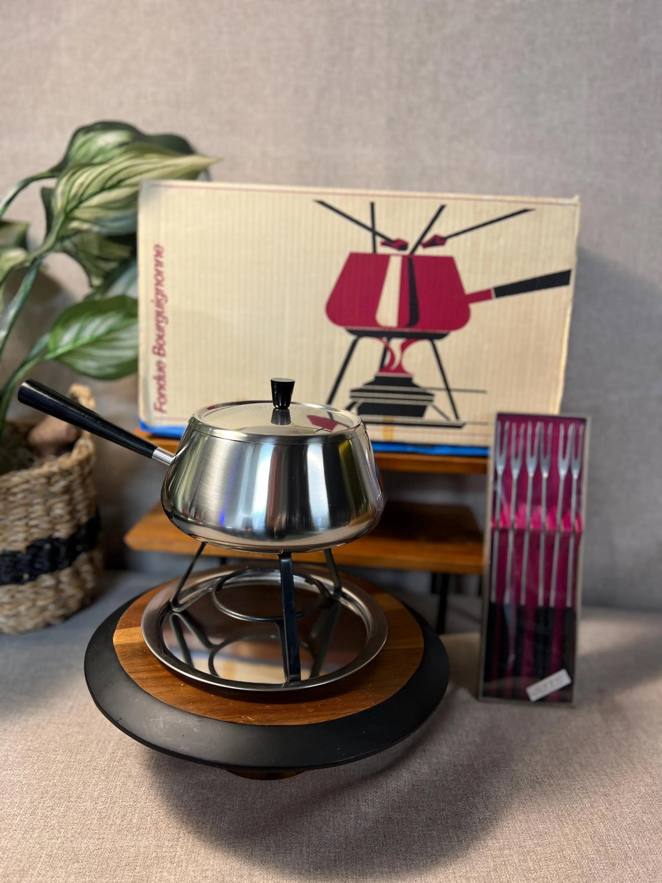 VTG Fondue Bourguignonne Complete Set Spring Switzerland Never used