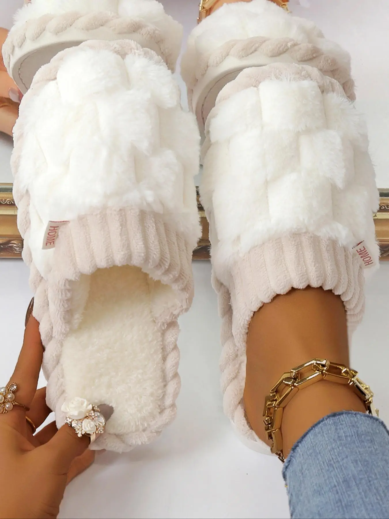 Women's Round Toe Soft Bedroom Slippers, Gifts for Girlfriend, Casual White Soft Plush Warm Non-slip Home Slippers for Women Fall & Winter, Basic Comf