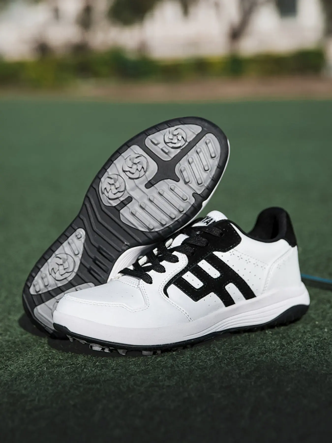 Men's Golf Shoes Lightweight Comfortable High-Quality Non-Slip Professional Outdoor Sports Business Casual Fashion Sneakers