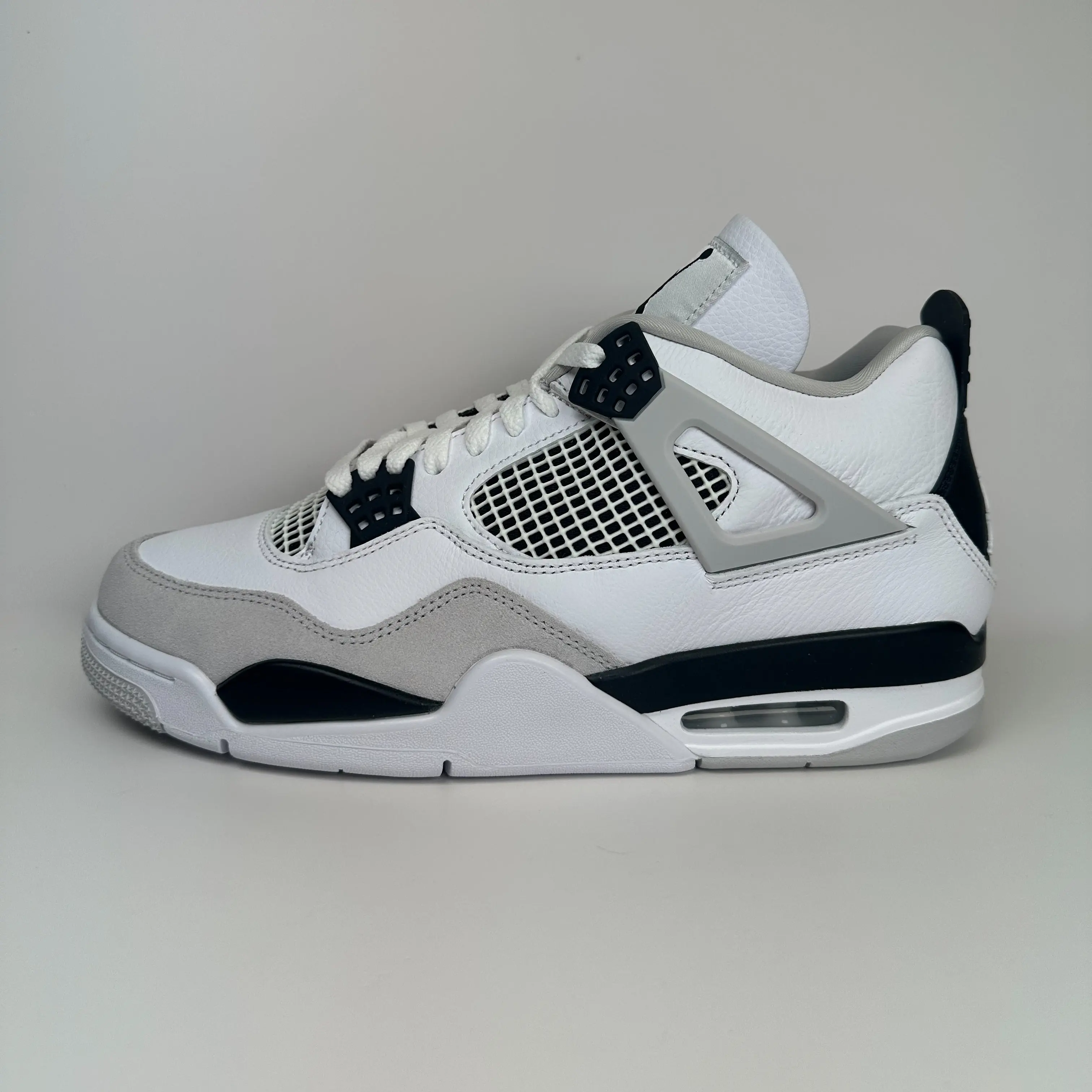 Pre-Owned Nike Air Jordan 4 Military Black DH6927-111 Leather High Top Shoes - Iconic Design, Premium Craftsmanship, Superior Comfort