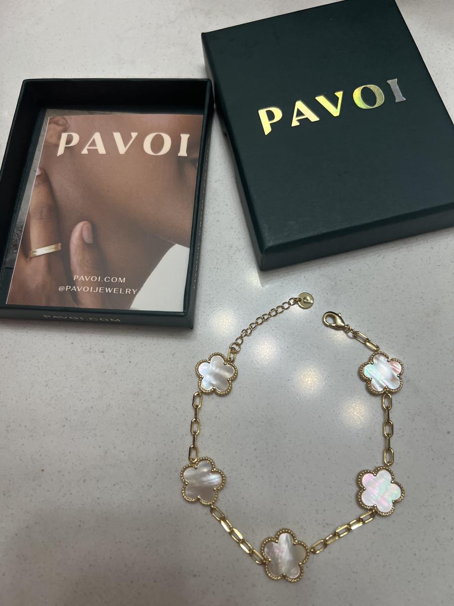 Clienta usando Pulsera Van Cleef™