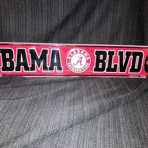 Bama Blvd Street Sign - Alabama Crimson Tide Official Team Logo Decorative Sign for Sports Fans