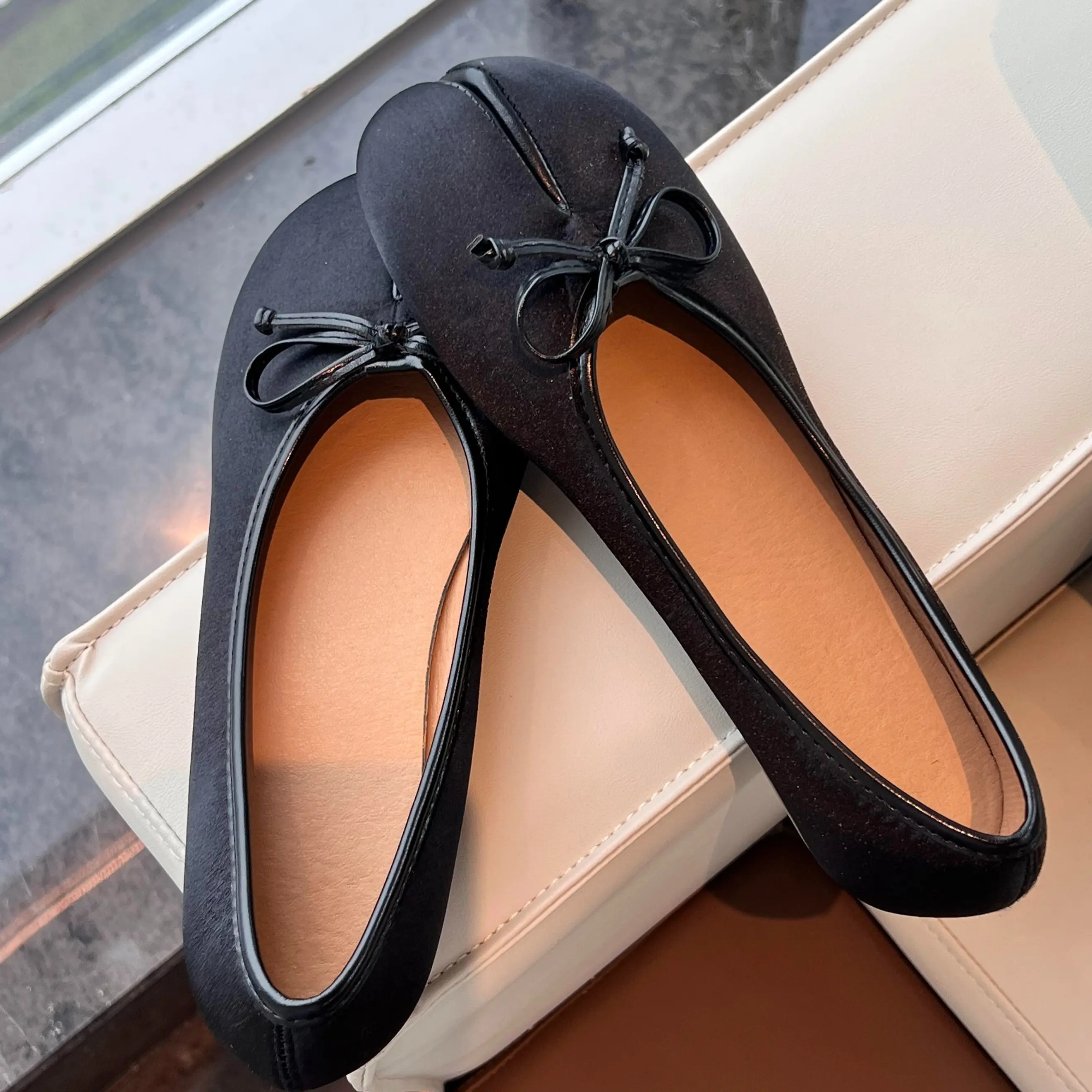 Women's Round Toe Ballerina Flats - Bow Accents, Smooth Texture, Easy-to-Match Design for Everyday Wear, Commuting