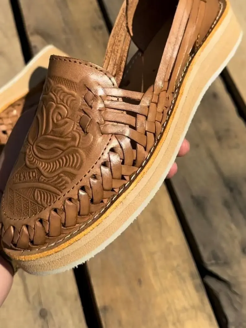 Huarache sandals rose tooled/ black huarache/ leather sandals tooled/ Mexican sandals women/ huarache shoe women/ leather sandals women