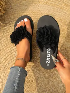 1 pair of floral decorated versatile flip-flops for women, summer fashion, thick-soled and non-slip, suitable for outdoor wear, vacation, and beach