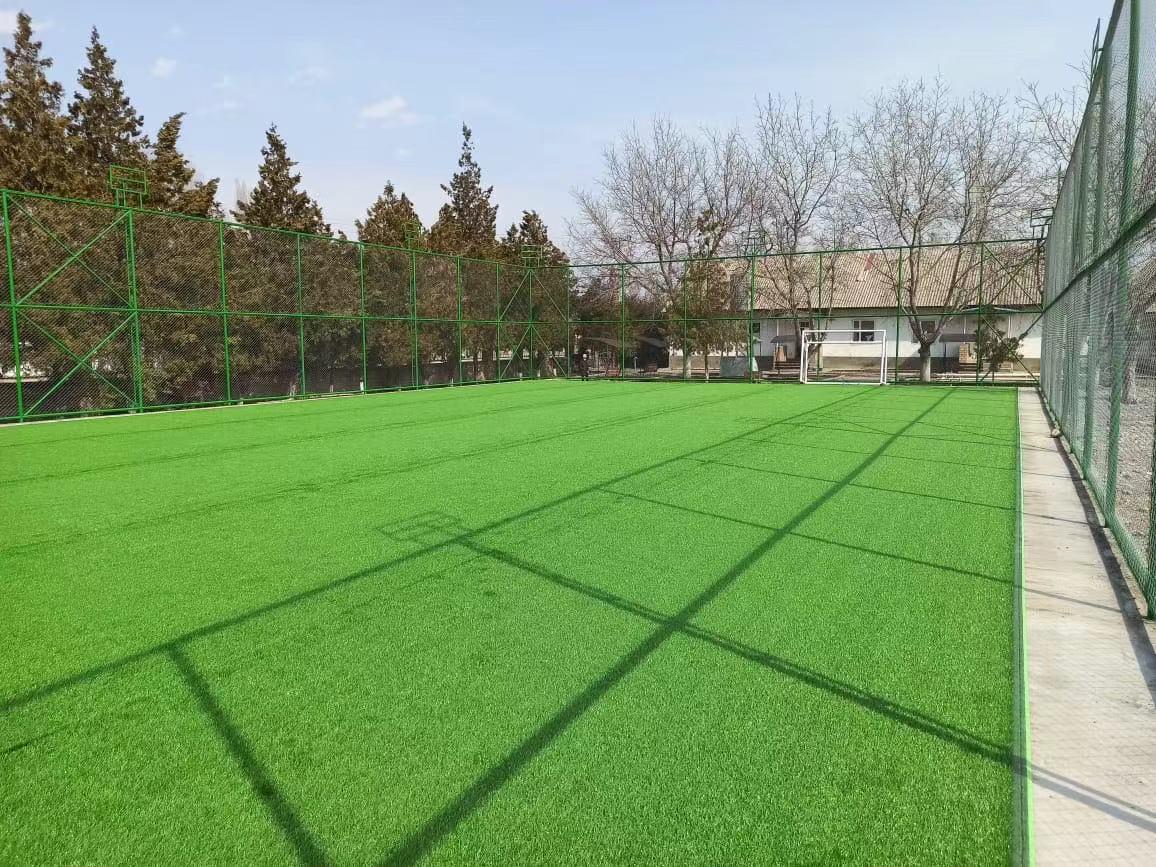 6.5FT x 33FT Outdoor Artificial Grass Runner Rug - 1.38" Pile Height C-Shape Blades Thick Realistic Fake Turf, Waterproof Nonslip Dog Pet Drain Mat for Easter Party, Yard Patio Garden Sports & Outdoor Use, Flooring
