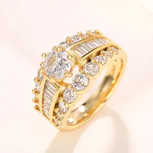 1 Pc Women Engagement Moissanite Ring Brillant Luxury Golden Bright Semicycle Micro Pave Inlay Ring for Women Engagement Marriage Banquet Anniversary random shipping