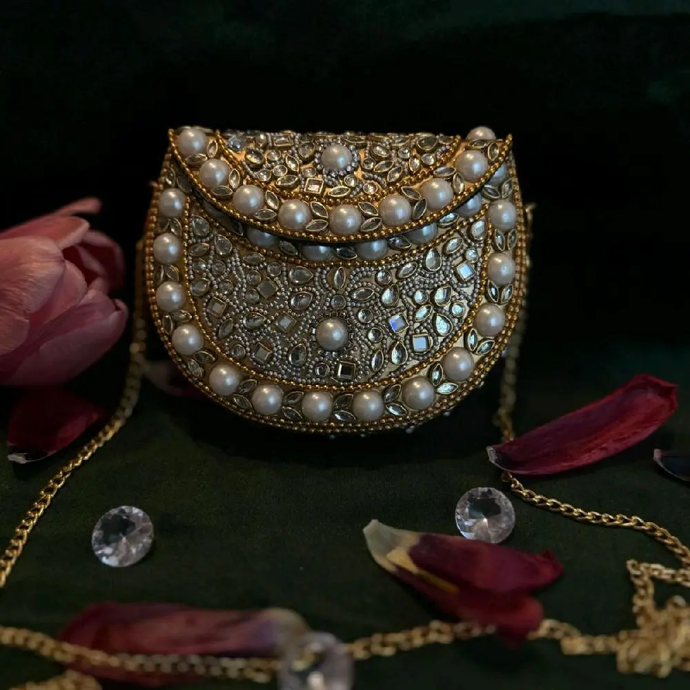 Lulu - Elegance in Pearls and Gold: A Handcrafted Accessory for Women